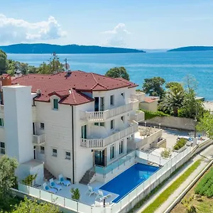 Hotel Riva With Swimming Pool Kastela
