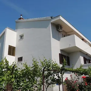 https://apartments-dolac-sveti-filip-i-jakov.hotelinzadar.com