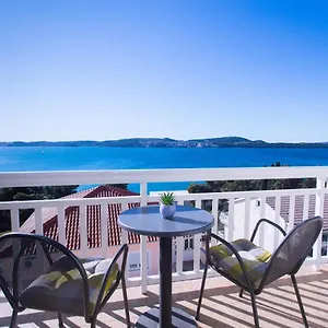 https://apartments-ana-donji-seget.hotels-in-trogir.com